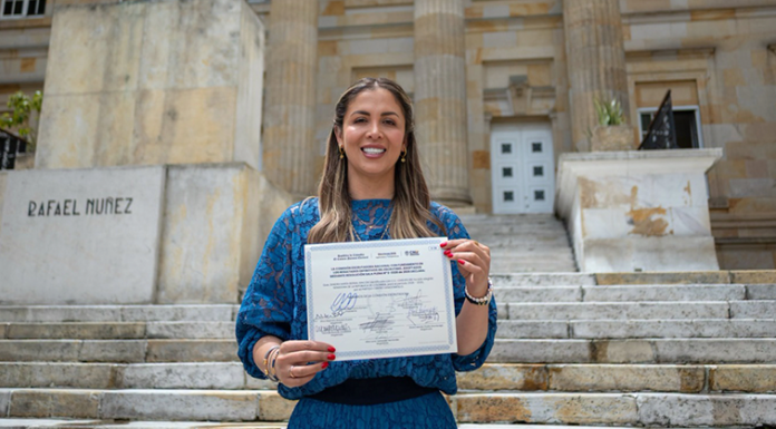 Zandra Bernal recibió credencial y ‘canta’ su voto para la Presidencia del Senado