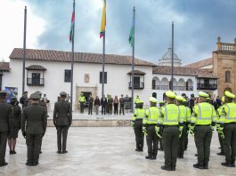 Vuelve la tradicional izada de banderas a la Plaza de Bolívar de Tunja, en imágenes