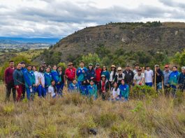 Urbaser y jóvenes de Oicatá siembran 200 plantas nativas en Las Pilas