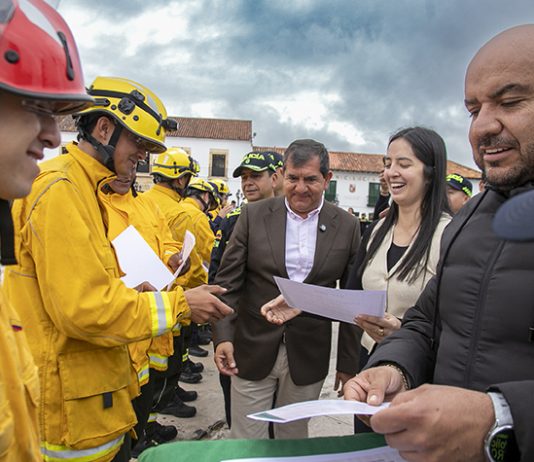 Homenaje a entidades e instituciones que participaron en la extinción del incendio de Villa de Leyva e Iguaque, en imágenes