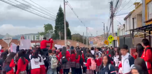 Estudiantes de colegios de Tunja protestan contra presunto acoso sexual en el INEM