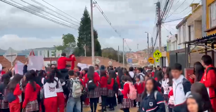 estudiantes-protesta-inem