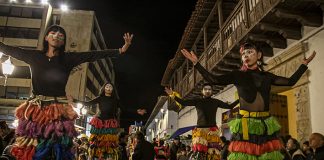 Las comparsas dieron color a la Noche de los Museos en Tunja